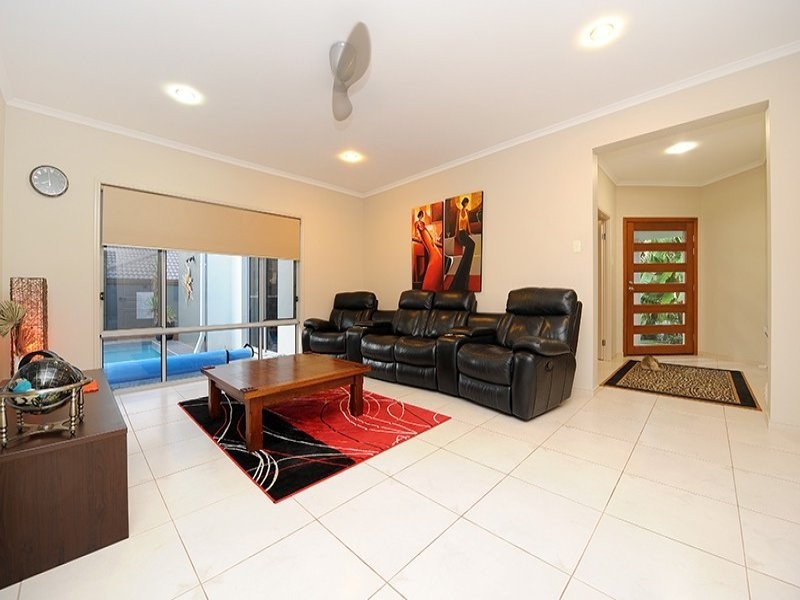 35 Hillview Crescent, Little Mountain QLD 4551