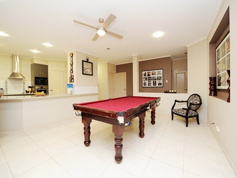35 Hillview Crescent, Little Mountain QLD 4551