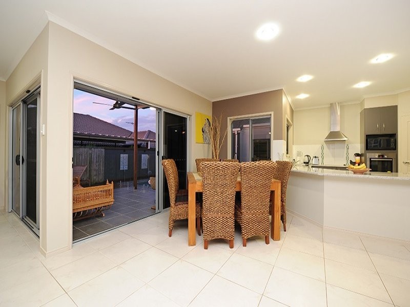 35 Hillview Crescent, Little Mountain QLD 4551