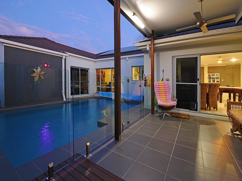 35 Hillview Crescent, Little Mountain QLD 4551