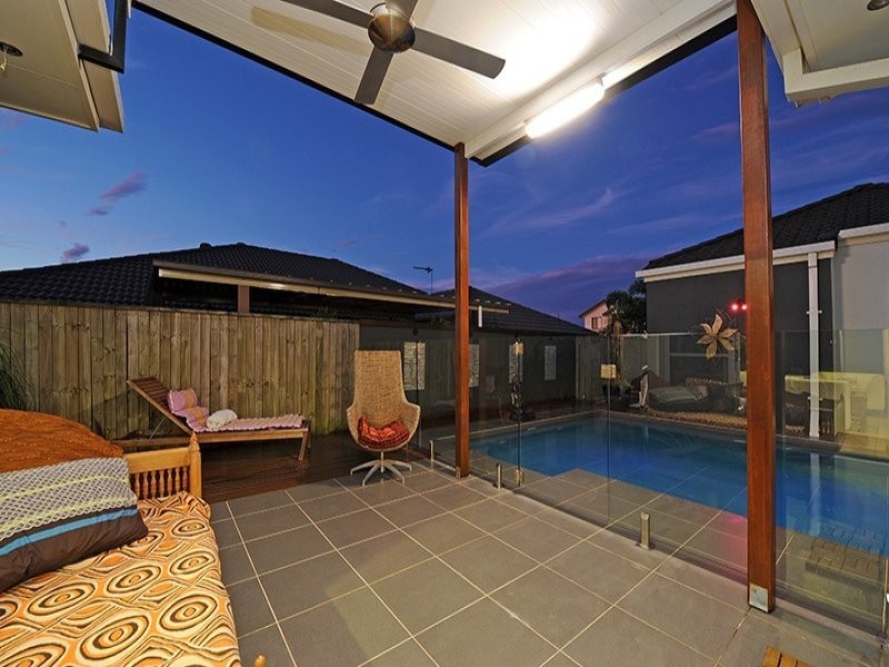 35 Hillview Crescent, Little Mountain QLD 4551