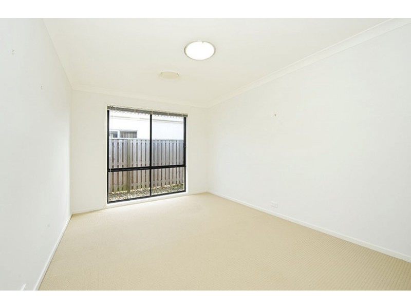 7 Liekefett Way, Little Mountain QLD 4551