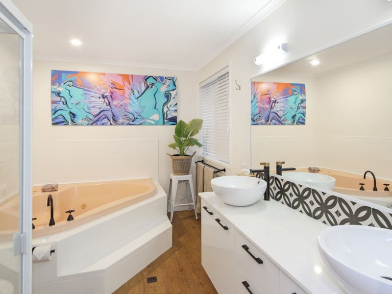 16 Ironbark  Road, Little Mountain QLD 4551