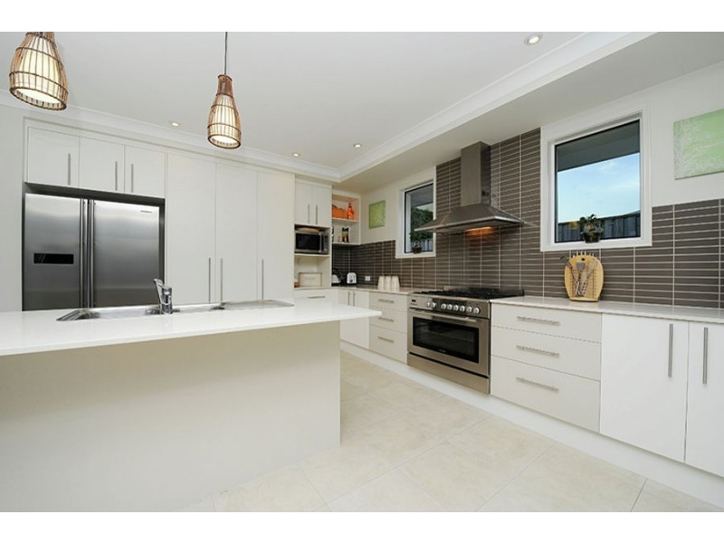 4 Sunrise Terrace, Little Mountain QLD 4551