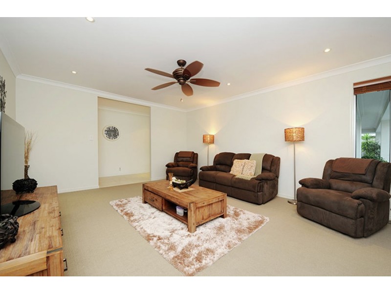 4 Sunrise Terrace, Little Mountain QLD 4551