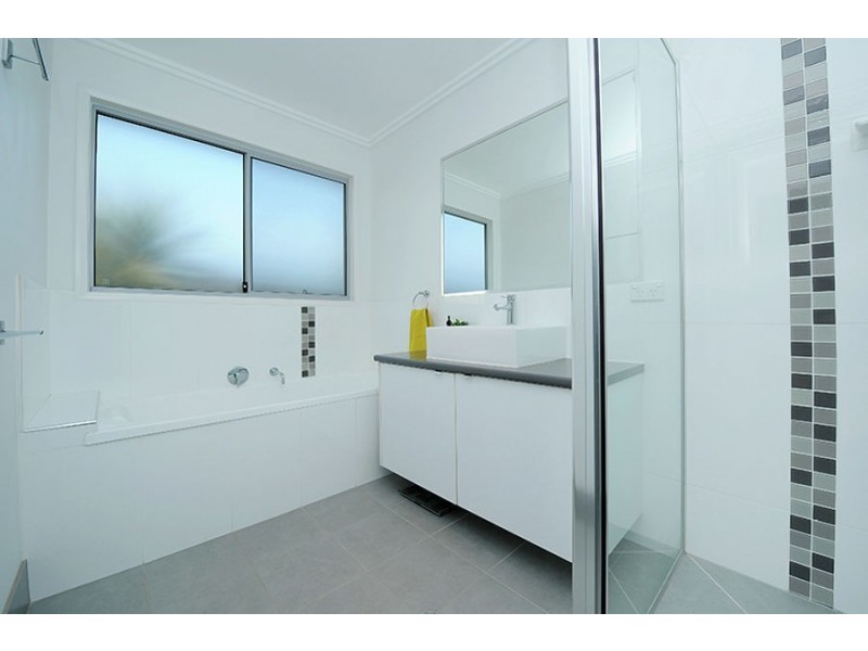 4 Cullen Drive, Little Mountain QLD 4551