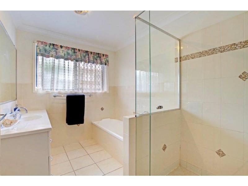 9 The Parkway, Aroona QLD 4551
