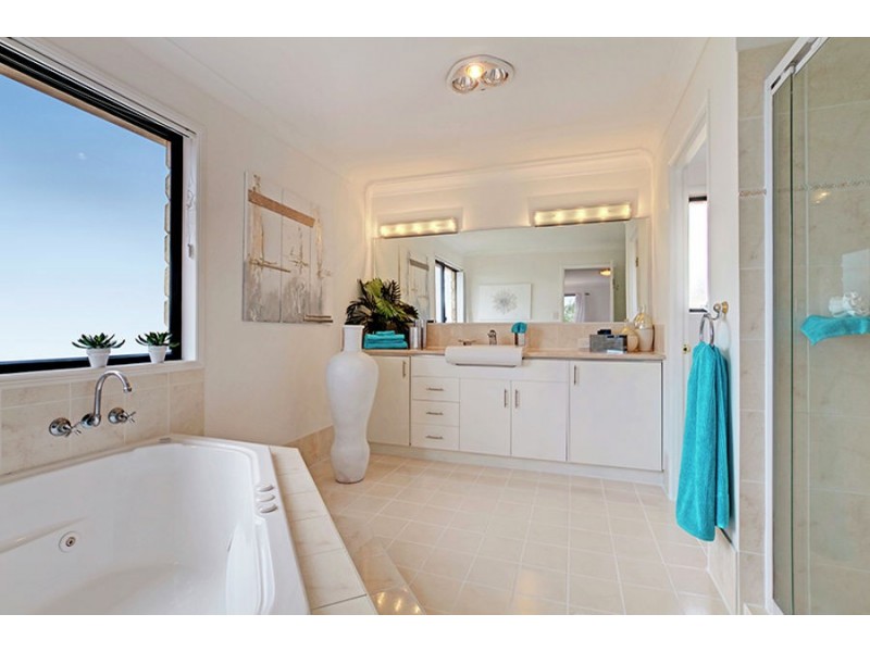 56 Kalowendha Avenue, Pelican Waters QLD 4551