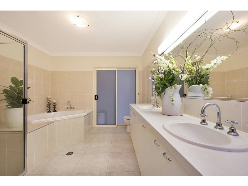 49 Koala Ct, Little Mountain QLD 4551