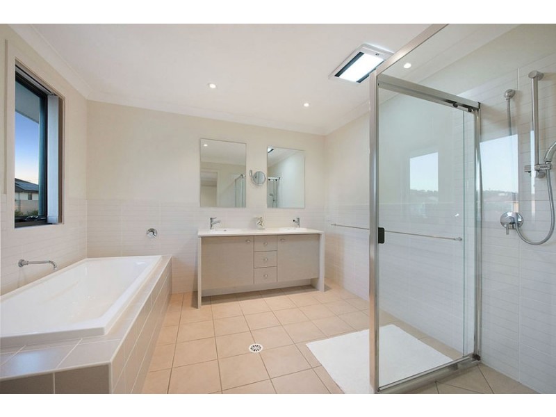 12 Pebbly Creek Crescent, Little Mountain QLD 4551