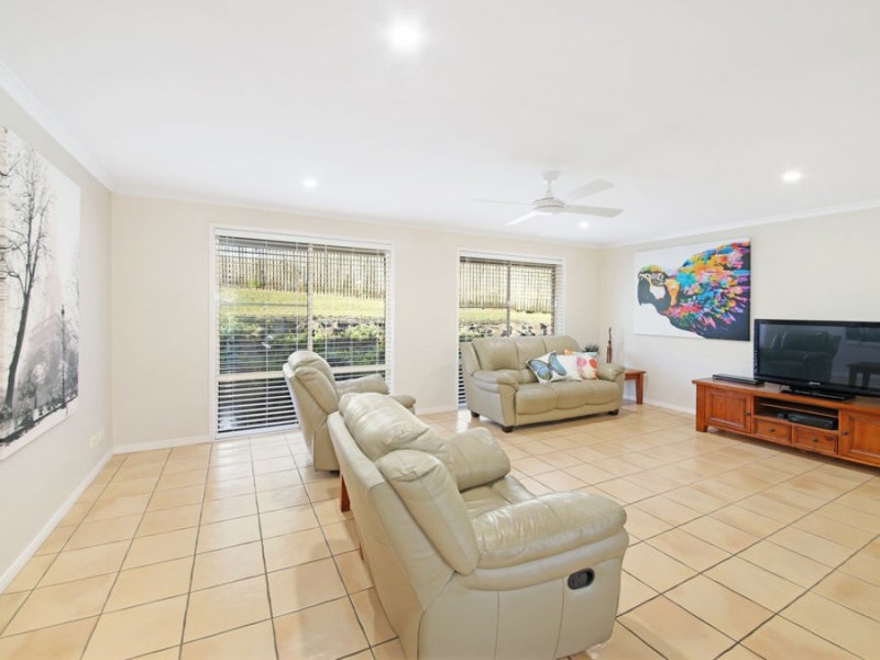 6 Pinewood Street, Little Mountain QLD 4551