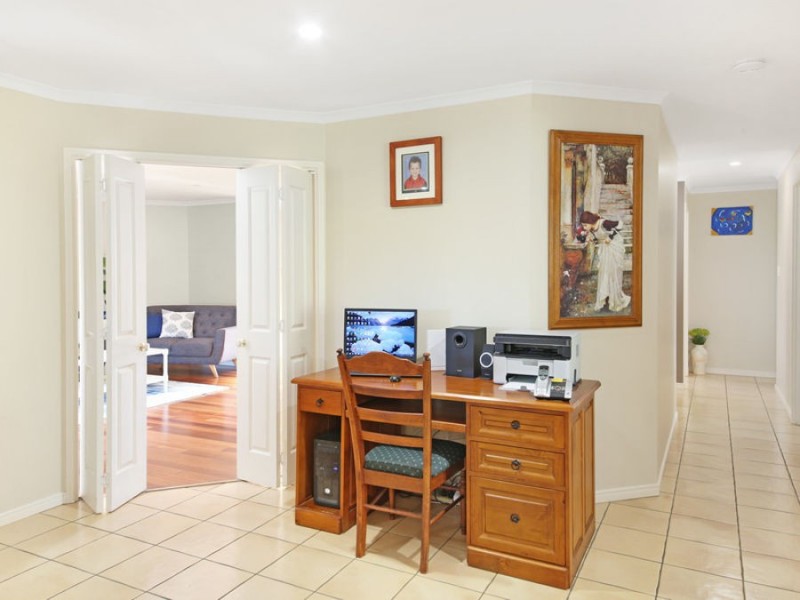 6 Pinewood Street, Little Mountain QLD 4551