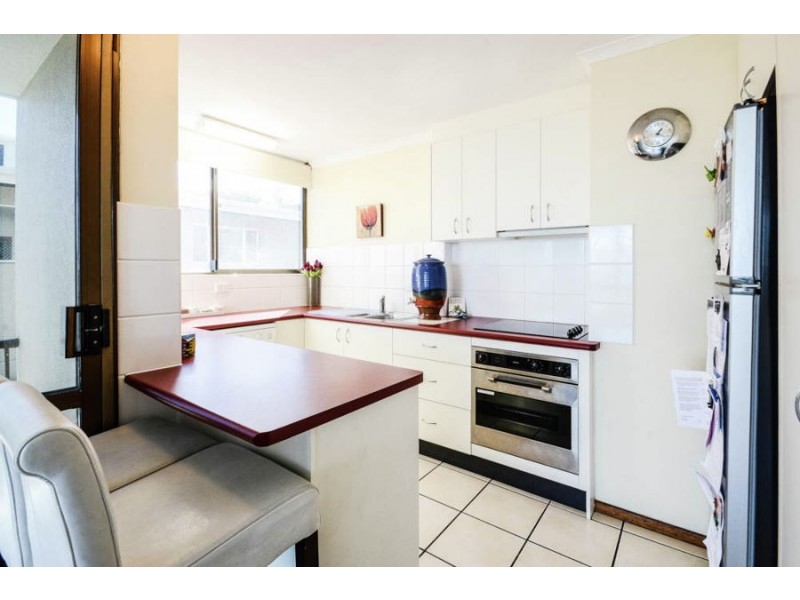 Unit 4/45 Victoria Terrace, Kings Beach QLD 4551