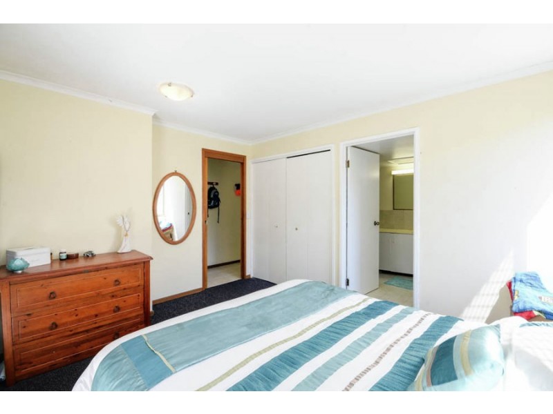 Unit 4/45 Victoria Terrace, Kings Beach QLD 4551