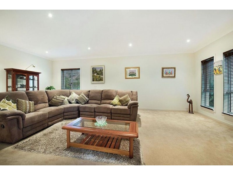 17 Hillview Crescent, Little Mountain QLD 4551