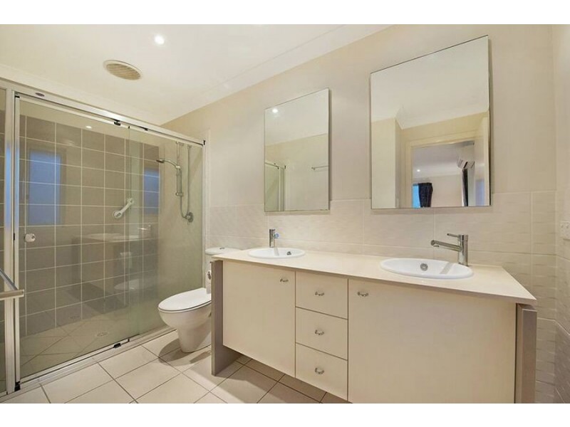 17 Hillview Crescent, Little Mountain QLD 4551