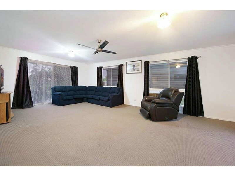 1 Pinewood Street, Little Mountain QLD 4551