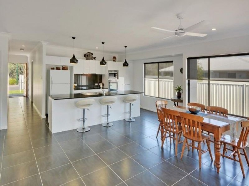 1 Bells Esplanade, Pelican Waters QLD 4551