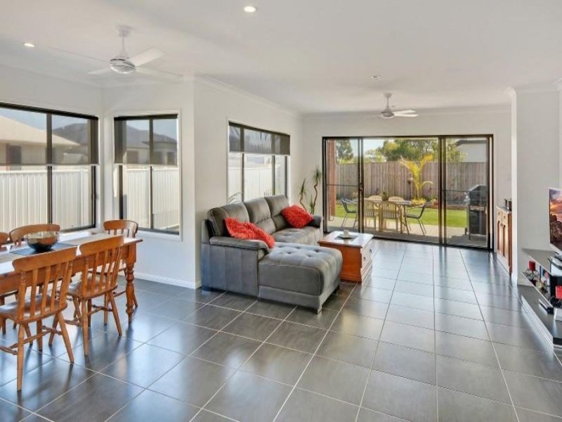 1 Bells Esplanade, Pelican Waters QLD 4551