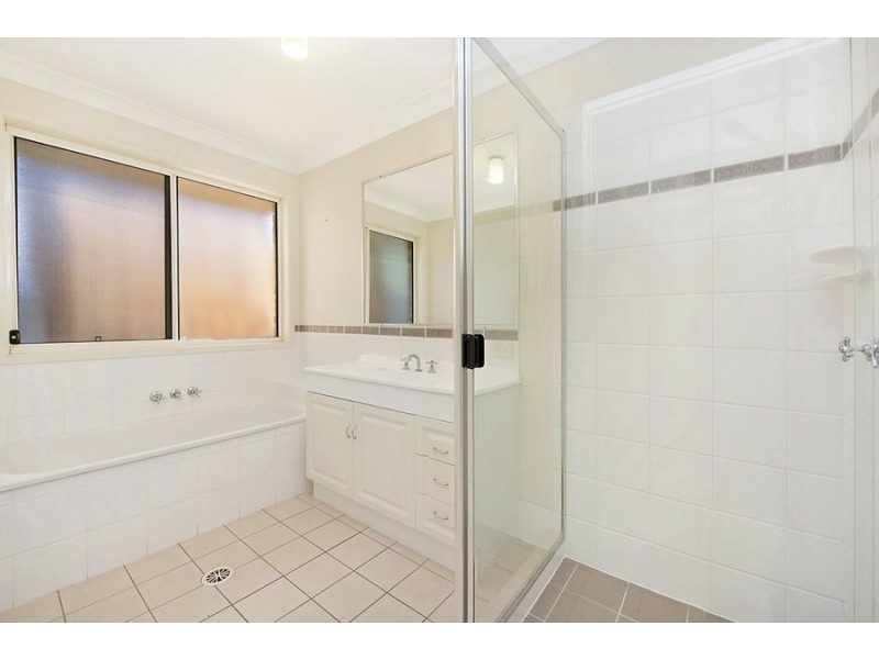 1 Gumview Place, Little Mountain QLD 4551