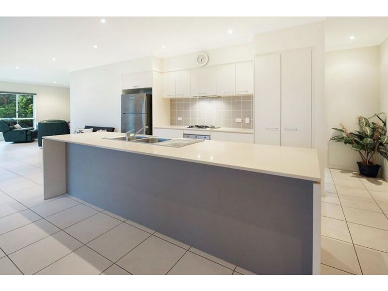 17 Hillview Crescent, Little Mountain QLD 4551