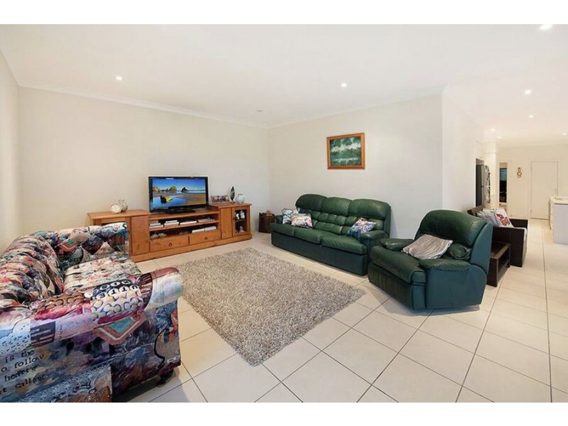 17 Hillview Crescent, Little Mountain QLD 4551