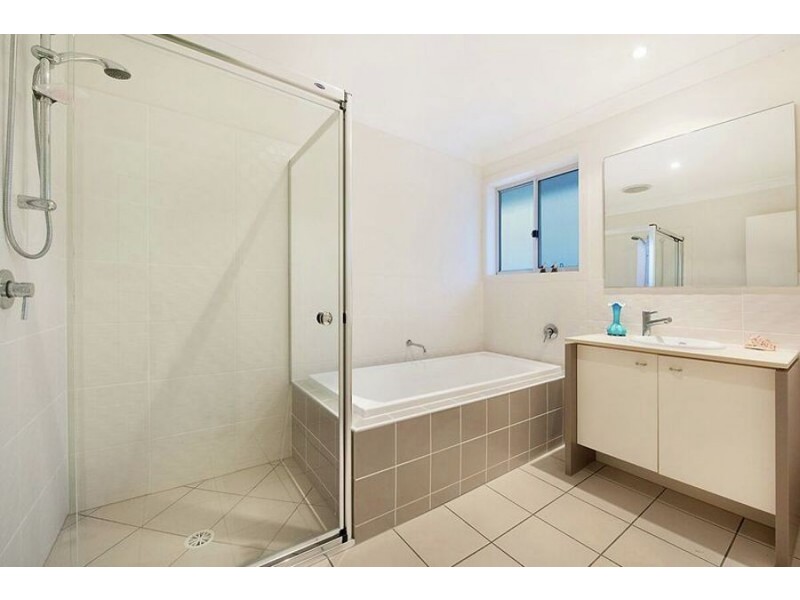 17 Hillview Crescent, Little Mountain QLD 4551