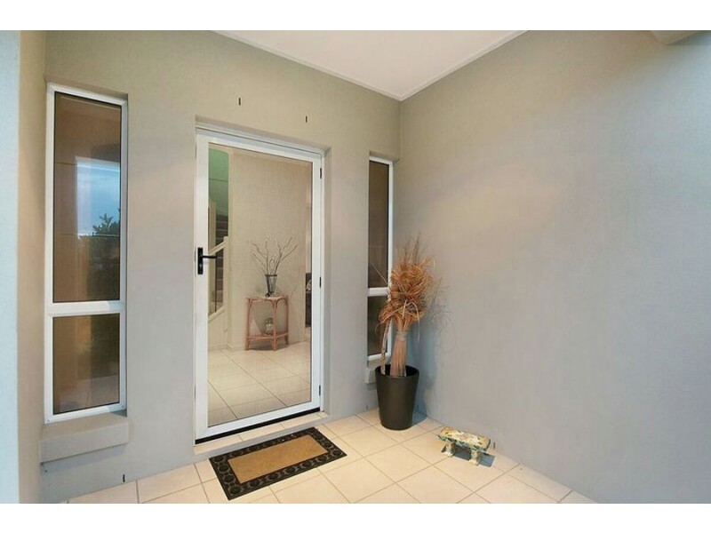 17 Hillview Crescent, Little Mountain QLD 4551