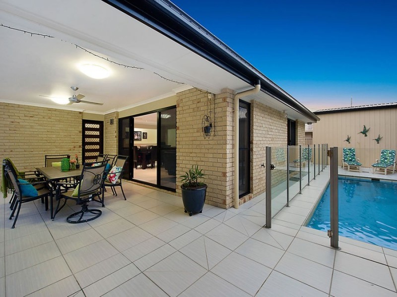 8 Cullen Drive, Little Mountain QLD 4551