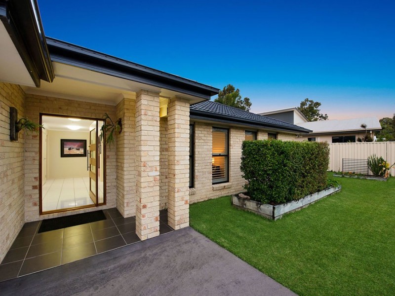 8 Cullen Drive, Little Mountain QLD 4551