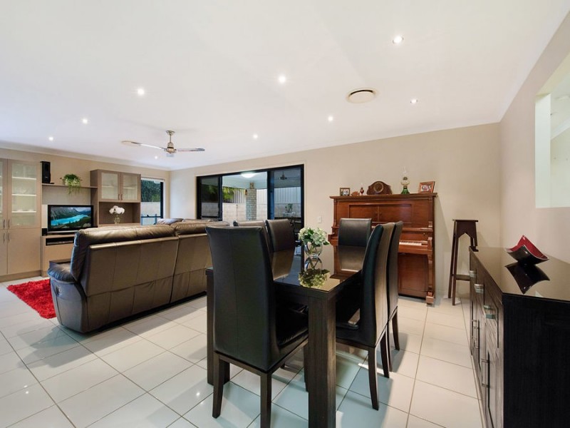 8 Cullen Drive, Little Mountain QLD 4551