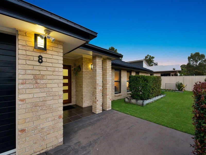 8 Cullen Drive, Little Mountain QLD 4551