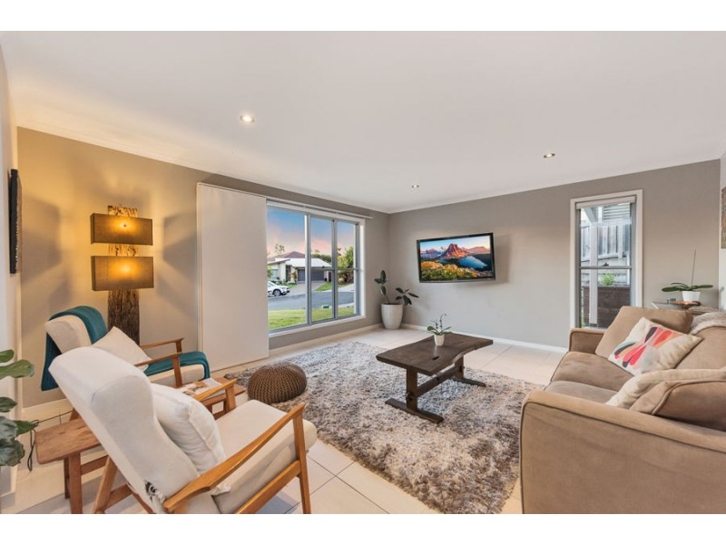 6 Parkhill Court, Little Mountain QLD 4551