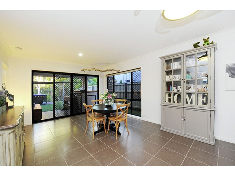 6 Andrew Avenue, Little Mountain QLD 4551