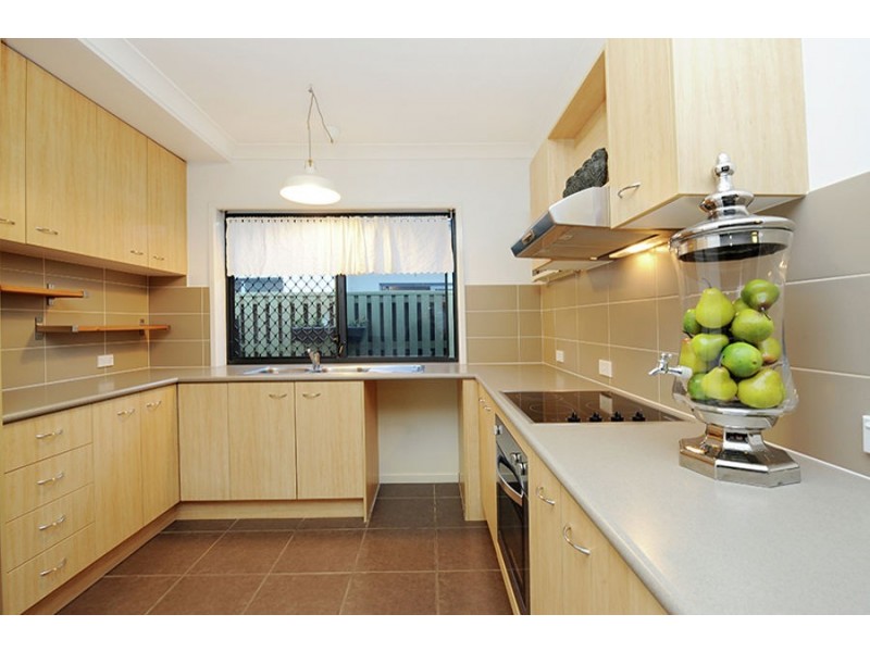 6 Andrew Avenue, Little Mountain QLD 4551