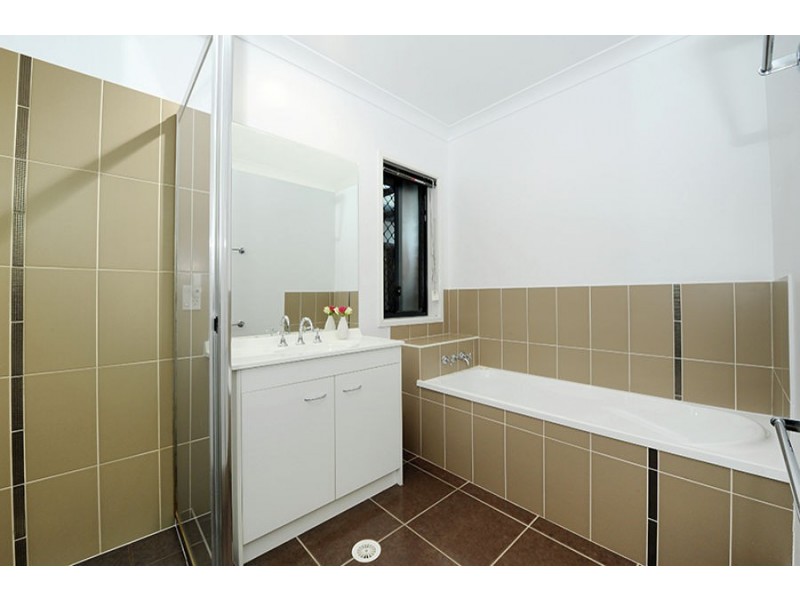 6 Andrew Avenue, Little Mountain QLD 4551