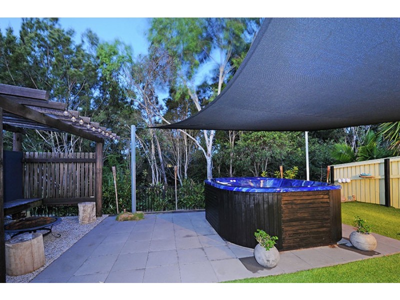 6 Andrew Avenue, Little Mountain QLD 4551