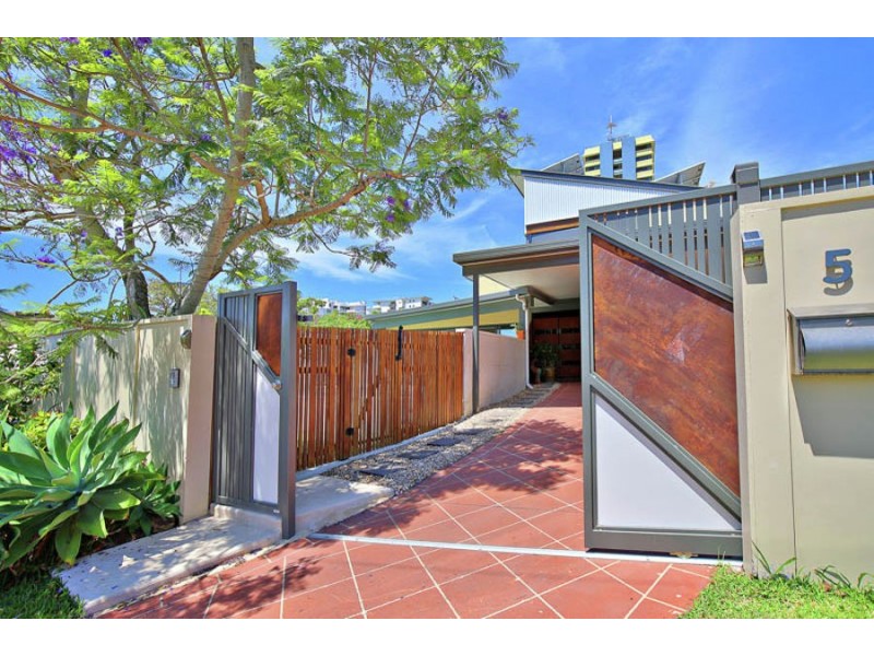 5 Beausang Street, Caloundra QLD 4551