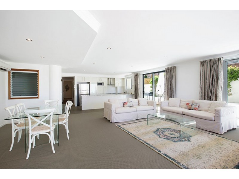 1/4 Orvieto Terrace, Kings Beach QLD 4551