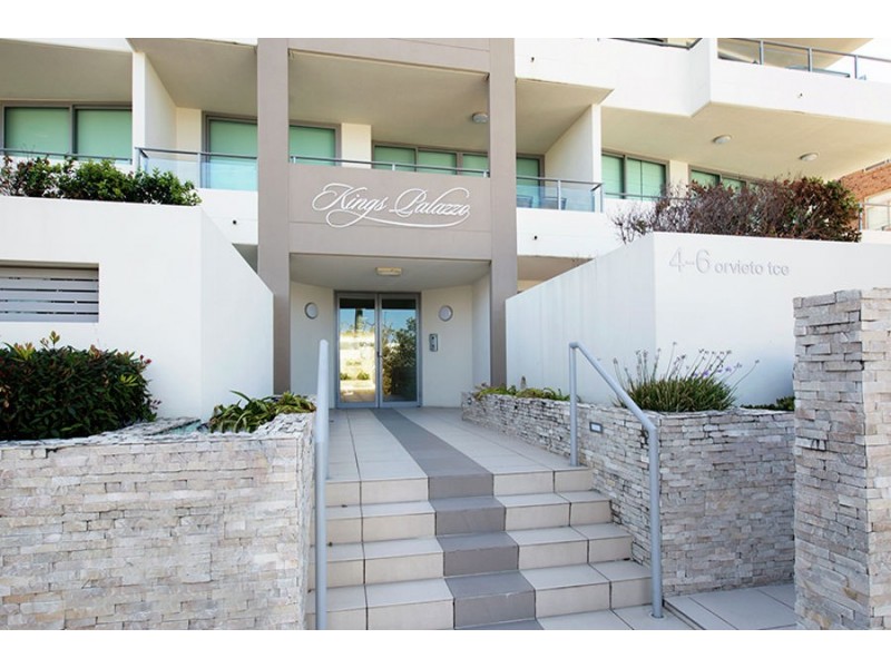 1/4 Orvieto Terrace, Kings Beach QLD 4551