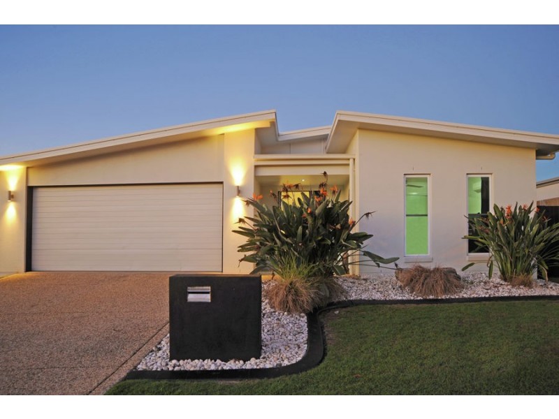 3 Hillview Crescent, Little Mountain QLD 4551