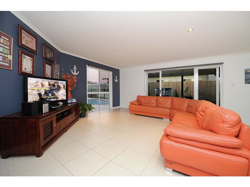 3 Hillview Crescent, Little Mountain QLD 4551