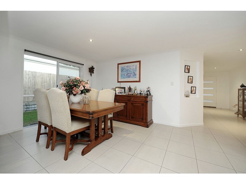 3 Hillview Crescent, Little Mountain QLD 4551