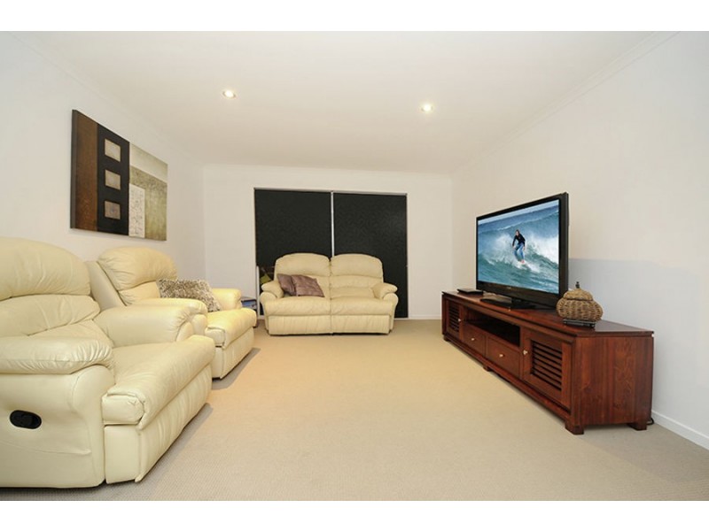 3 Hillview Crescent, Little Mountain QLD 4551