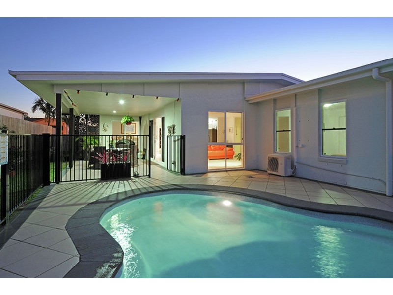 3 Hillview Crescent, Little Mountain QLD 4551