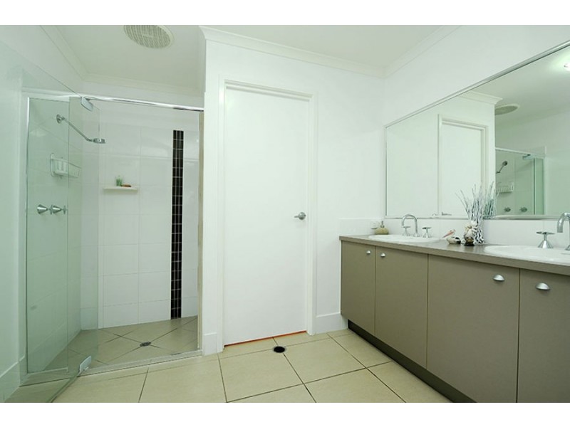 3 Hillview Crescent, Little Mountain QLD 4551