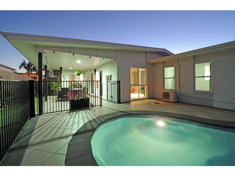 3 Hillview Crescent, Little Mountain QLD 4551