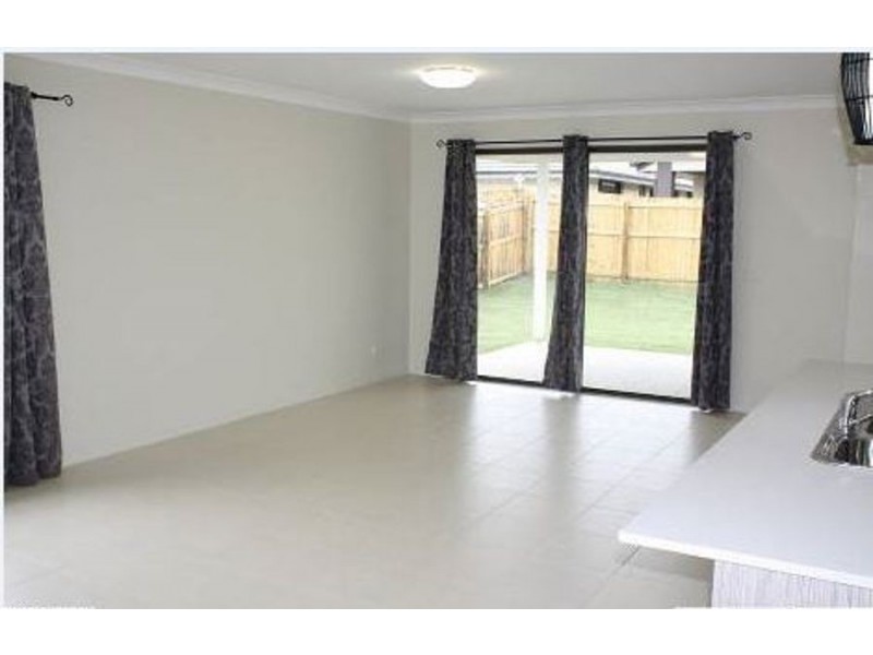 7 Cumberland Crescent, Meridan Plains QLD 4551