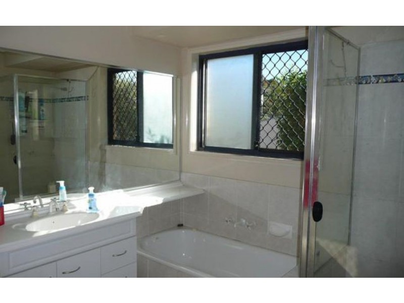 14 Macamia Grove, Glass House Mountains QLD 4518