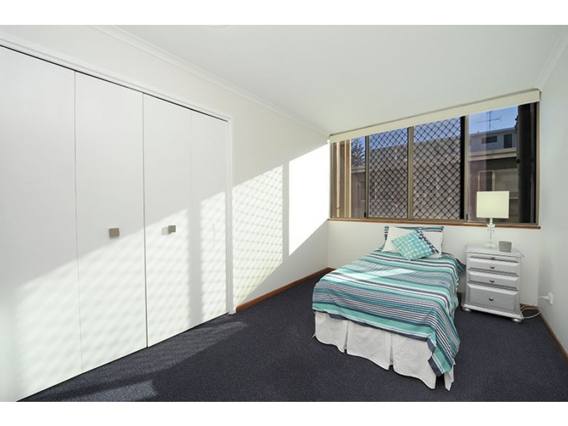 Unit 4/45 Victoria Terrace, Kings Beach QLD 4551